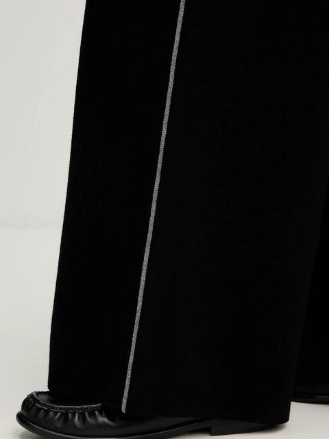 United Colors of Benetton spodnie dresowe damskie kolor czarny z aplikacją 17Q3DF013