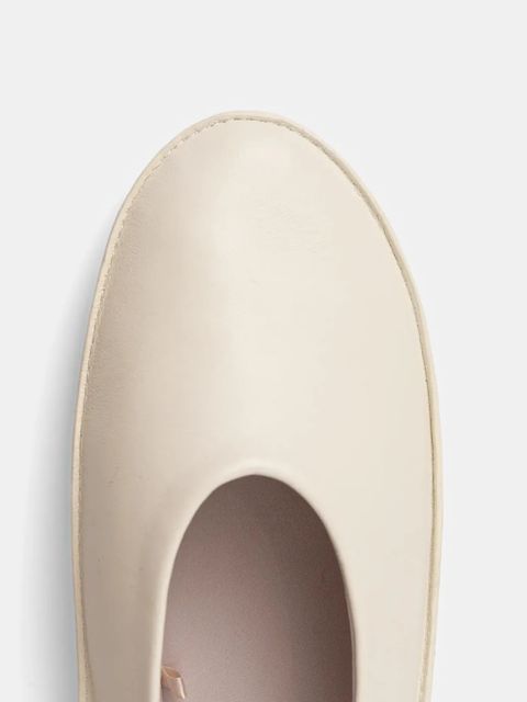 Calvin Klein baleriny skórzane BALLERINA MARY JANE STRAP LTH kolor beżowy HW0HW02656