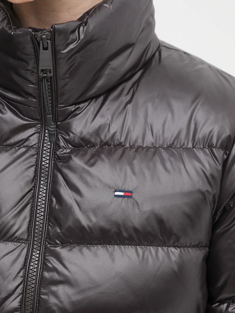 Tommy Jeans kurtka puchowa kolor czarny zimowa DW0DW21618