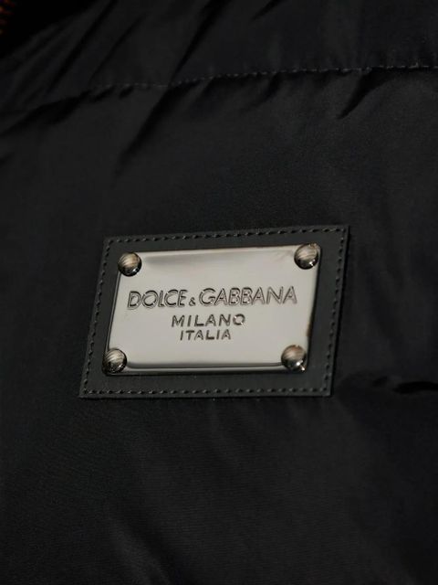 Dolce & Gabbana hooded logo-plaque puffer jacket - Black