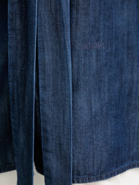 Joop! koszula jeansowa damska kolor granatowy relaxed z wiązanym dekoltem 30047820