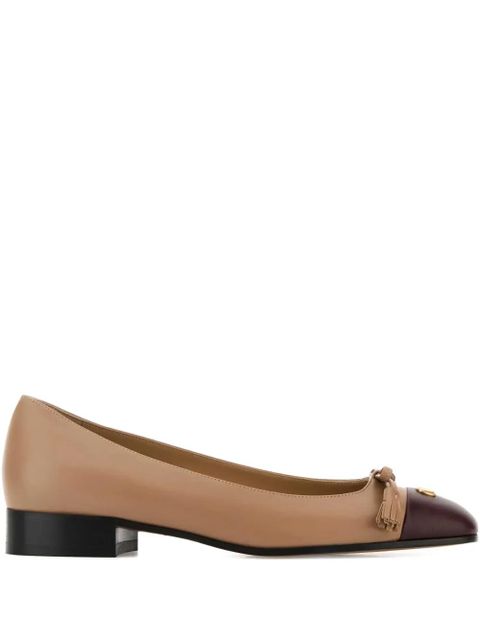 Valentino Garavani VLogo tassel-embellished cap-toe ballet flats - Brown - zdjęcie produktu nr 1