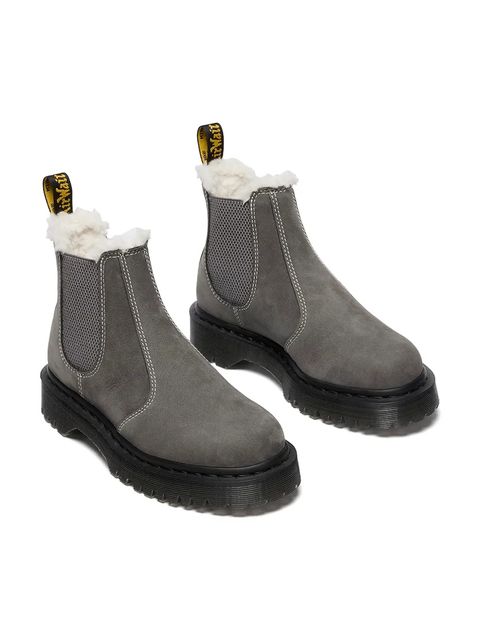 Dr. Martens sztyblety zamszowe 2976 Bex Fur Lined damskie kolor szary na platformie lekko ocieplone DM41420020