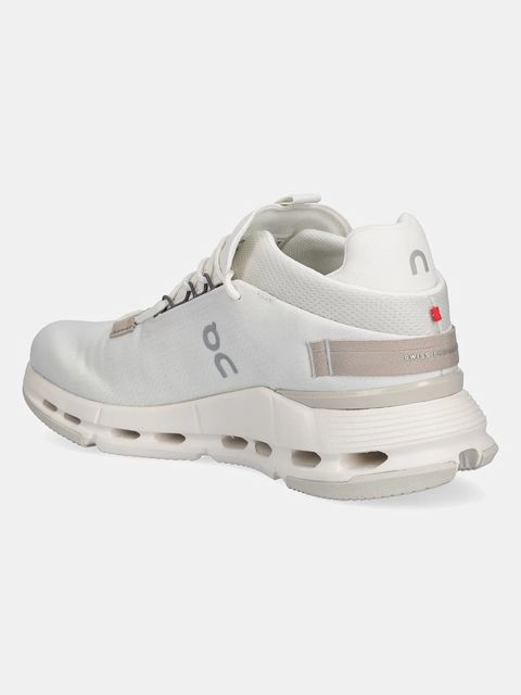 On sneakersy CLOUDNOVA 2