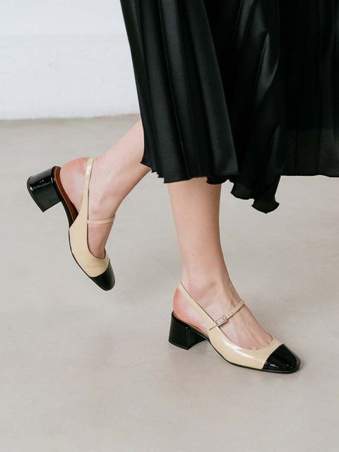 Jonak czółenka skórzane DOUMY VERNIS kolor beżowy na słupku z odkrytą piętą 3400169