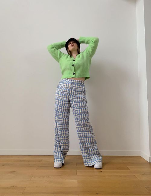 Wzorzyste spodnie i seledynowy sweter & Other Stories